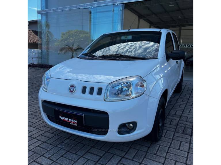 FIAT - UNO - 2013/2014 - Branca - R$ 31.900,00