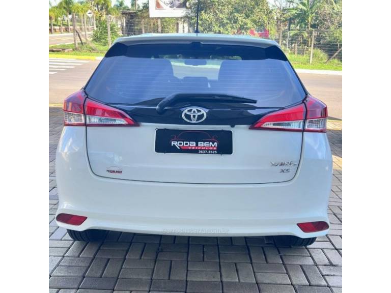 TOYOTA - YARIS - 2020/2021 - Branca - Sob Consulta