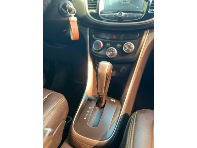 CHEVROLET - TRACKER - 2017/2018 - Prata - Sob Consulta