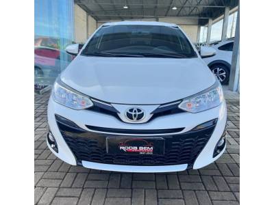 TOYOTA - YARIS - 2020/2021 - Branca - Sob Consulta