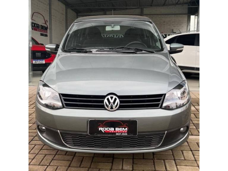 VOLKSWAGEN - FOX - 2011/2011 - Cinza - Sob Consulta